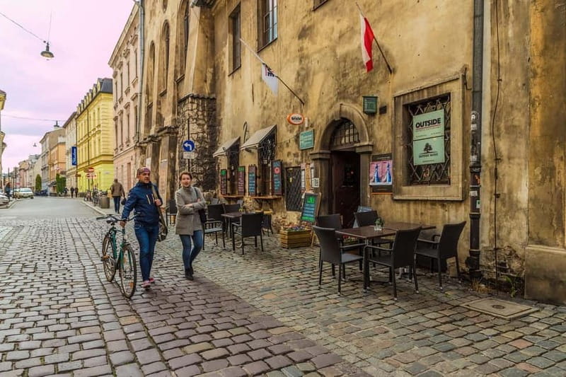 Krakow: Jewish Quarter Kazimierz Guided Walking Tour - Kazimierz: walking through faith, survival, and memory