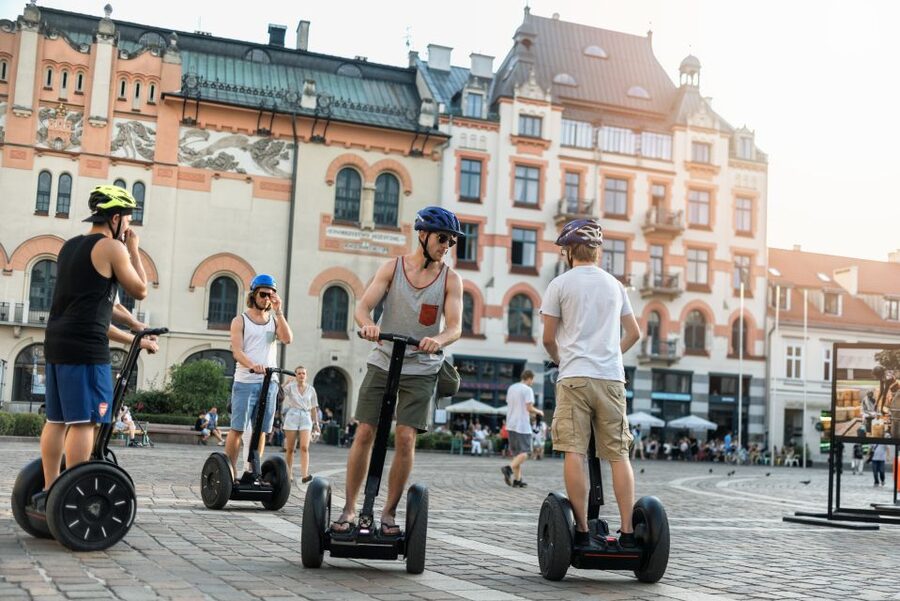 Krakow: Jewish Quarter Segway Tour - Timing and Route Flow: From Vistula Boulevards to Bernatka’s Footbridge