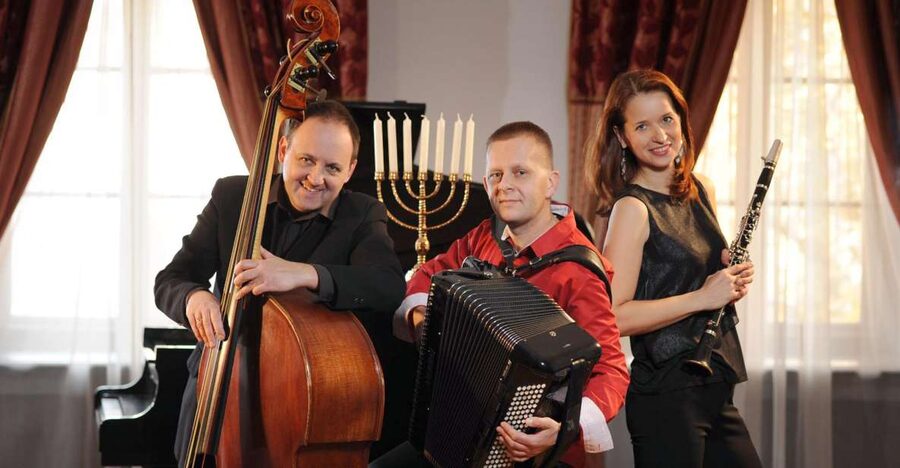 Krakow: Jewish-Style Klezmer Music Concert - The One-Hour Flow: Teatr Figur, Wine Tasting, Then the Concert