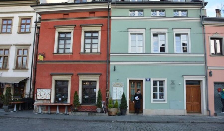 Krakow: Kazimierz Jewish District Private Guided Tour - Ghetto Wall Remains and the Holocaust Story Told at Street Level