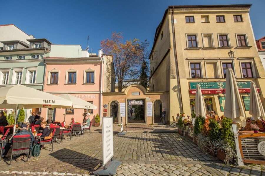 Krakow: Kazimierz Jewish Quarter Walking Tour - Kazimierz on Foot: Why This Part of Krakow Hits Different