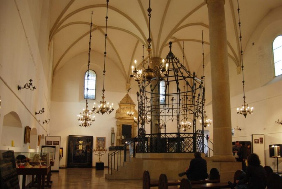 Krakow: Kazimierz Jewish Quarter Walking Tour - Kupa Synagogue: A Window into Community Life for the Poorest