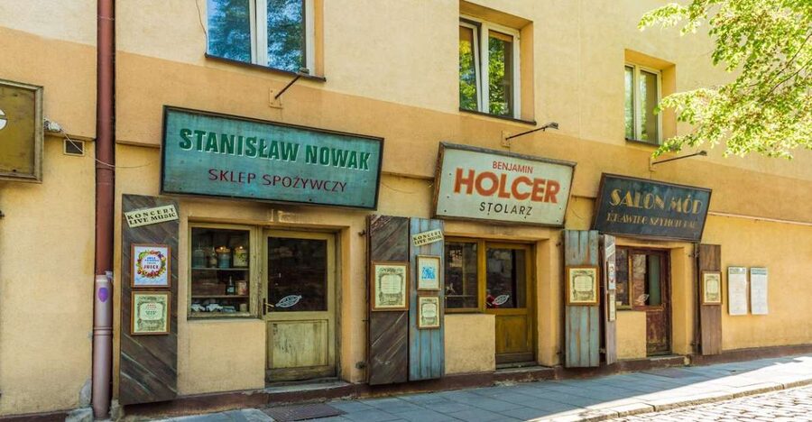 Krakow: Kazimierz Jewish Quarter Walking Tour - Plac Nowy: Where Old and New Meet in Plain Sight