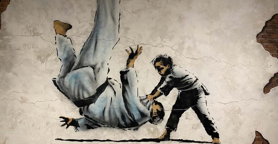 Krakow: Muzeum Banksy Entry Ticket - Your walk-through path: 1,000+ m2, 150 works, and the room-by-room flow