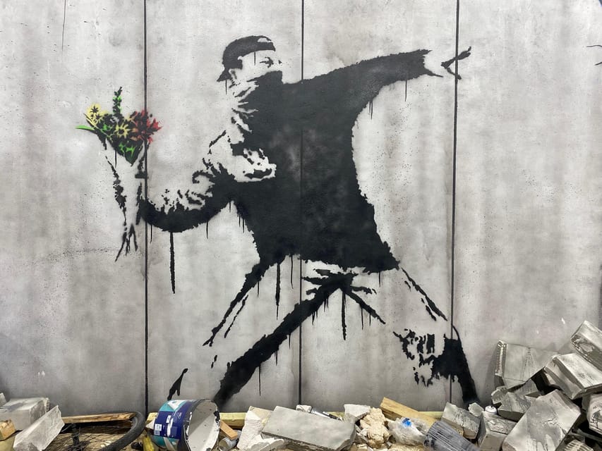 Krakow: Muzeum Banksy Entry Ticket - How the museum explains Banksy without needing a lecturer
