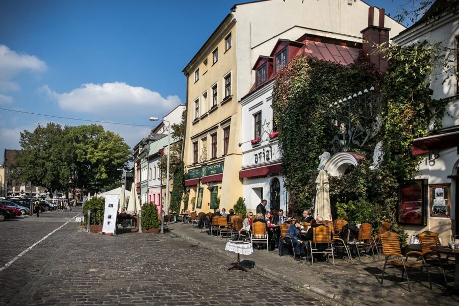 Kraków old town and jewish quarter® - Juliusz Słowacki Theatre to medieval defenses: reading the city wall like a map