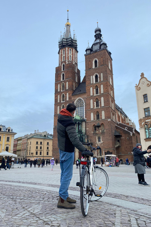 Krakow: Old Town and Kazimierz Guided Bike Tour - Wolnica Square and plac Nowy: the Kazimierz transition