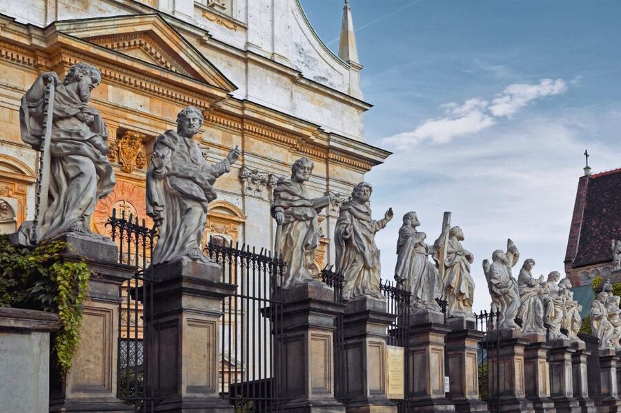 Krakow: Old Town Audioguided walking Tour - Florianska Street, Matejko’s former home, and da Vinci clues with chains