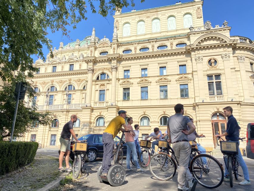 Krakow: Old Town Bike Tour with a Guide - The guide experience: languages, humor, and practical flexibility