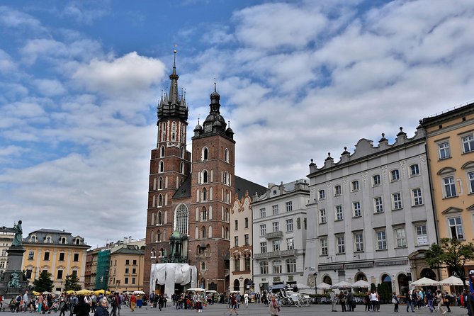 Krakow Old Town Guided Walking Tour - Meeting Point and the Pace You Should Expect