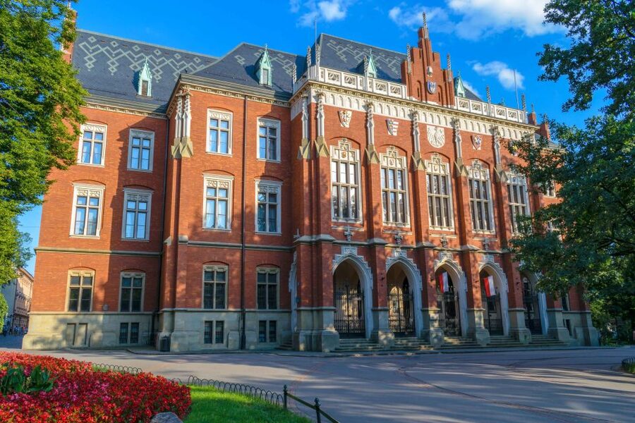 Krakow: Old Town Guided Walking Tour - Who should book this tour, and who should choose a different style