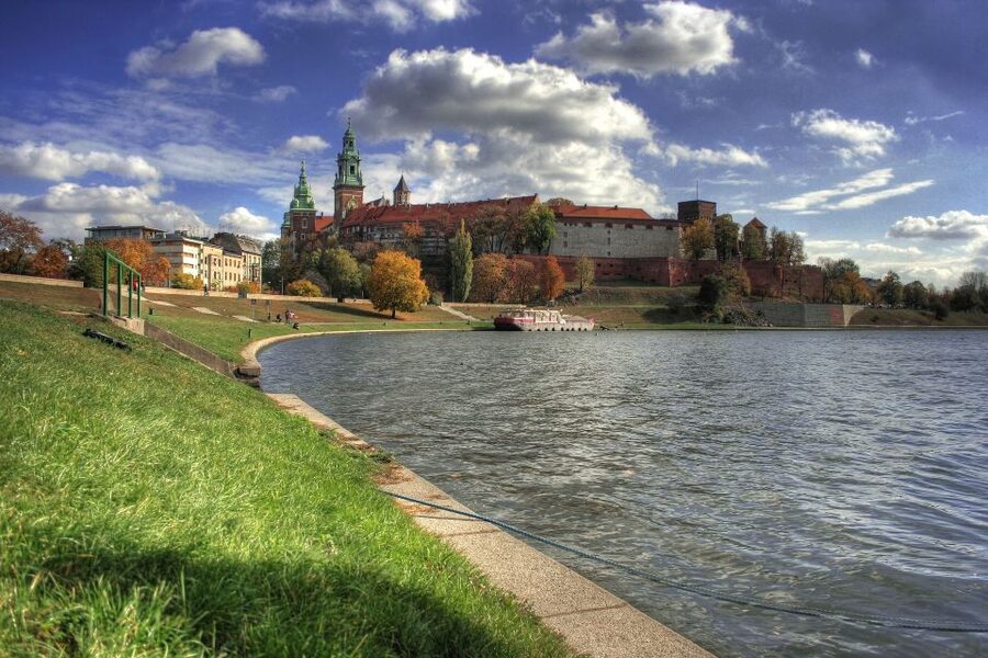 Krakow: Old Town Highlights Private Walking Tour - Krakow Barbican to Main Market Square: the story starts at the gate