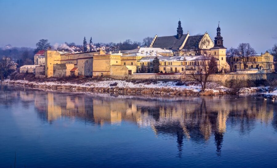 Krakow: Old Town Highlights Private Walking Tour - Wawel Hill: the end of the Old Town route and the start of royal power