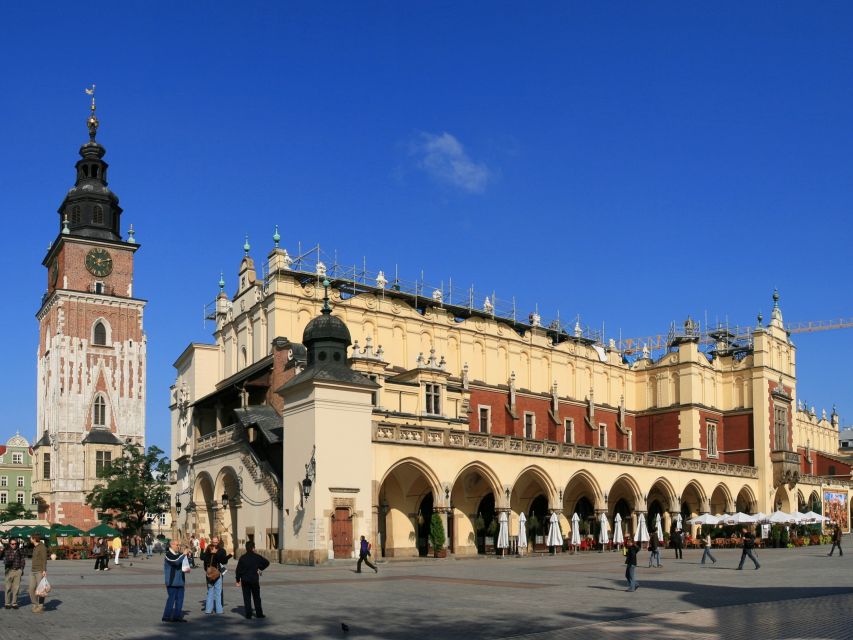 Krakow: Old Town Highlights Private Walking Tour - Kazimierz in one guided sweep: heritage sites and WWII context