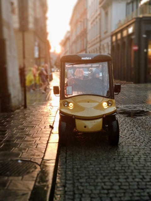 Krakow: Old Town Sightseeing Tour by Electric Golf Cart - Heated Carts and Group Vibes: The Ride Experience