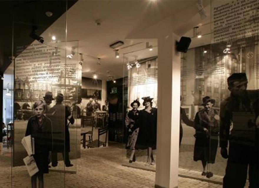 Krakow: Oskar Schindler's Factory Guided Tour&Pickup Options - What happens inside during the 90 minutes