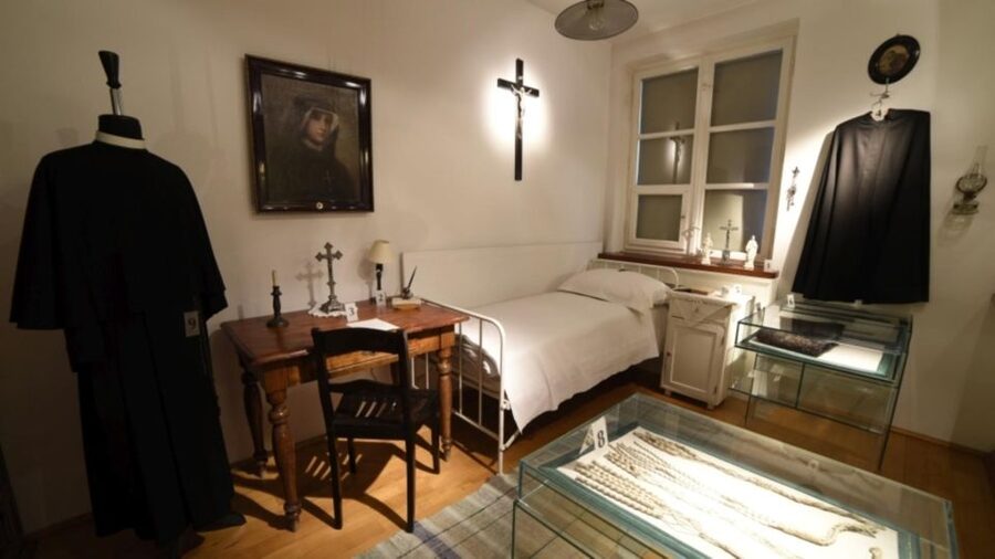Krakow: Pope John Paul II Guided Tour with Home & Sanctuary - Who This Tour Suits Best