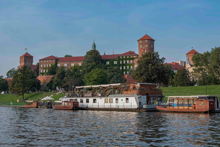 Krakow: Private Traditional Gondola Cruise - Why a private gondola works so well in Krakow