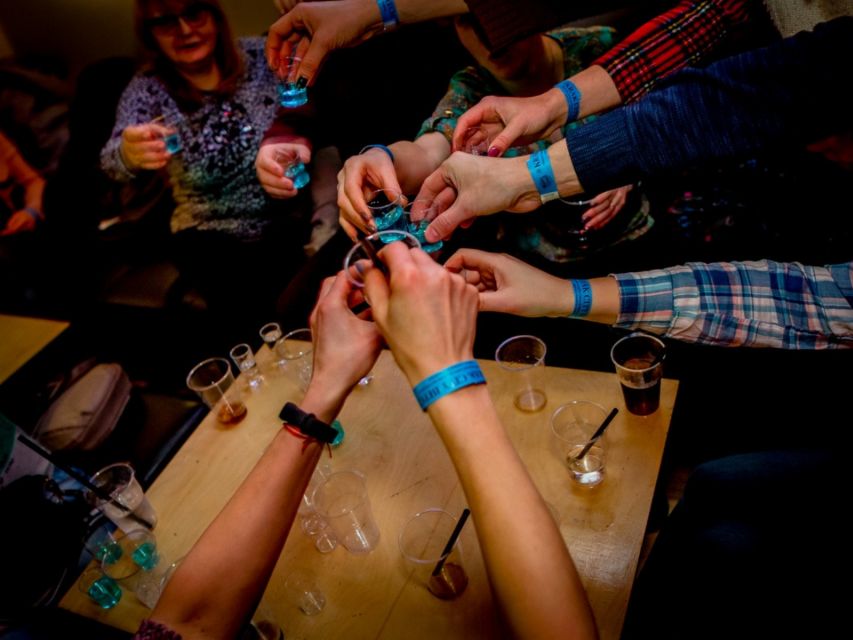 Krakow: Pub, Bar & Club Crawl - Photos without slowing the group down