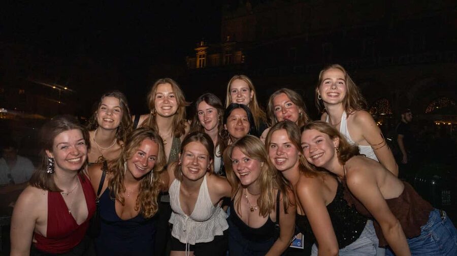 Krakow: Pub Crawl 1H Open Bar, VIP Entry & Welcome Shots - Key Things You Should Know Before You Go