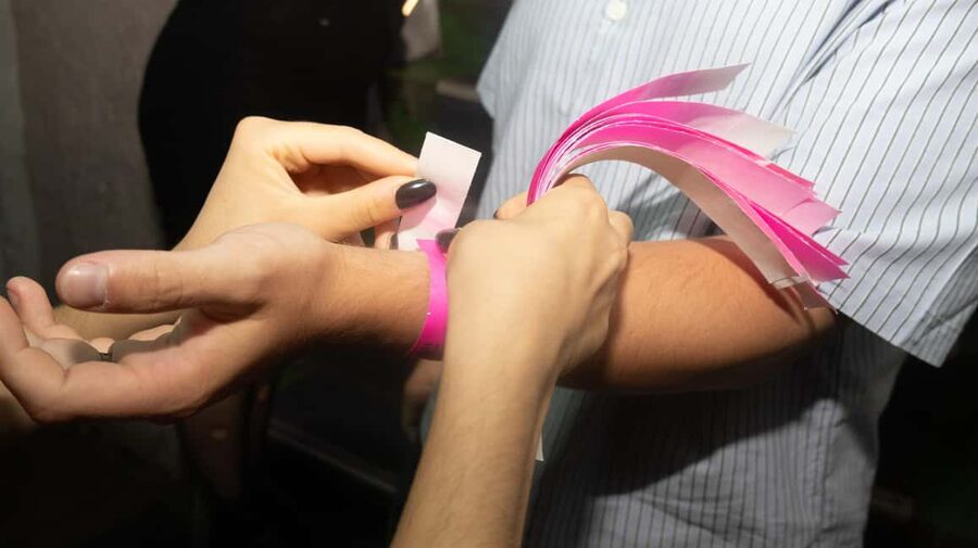 Krakow: Pub Crawl 1H Open Bar, VIP Entry & Welcome Shots - Power Hour Open Bar: how to get the most out of the included drinks