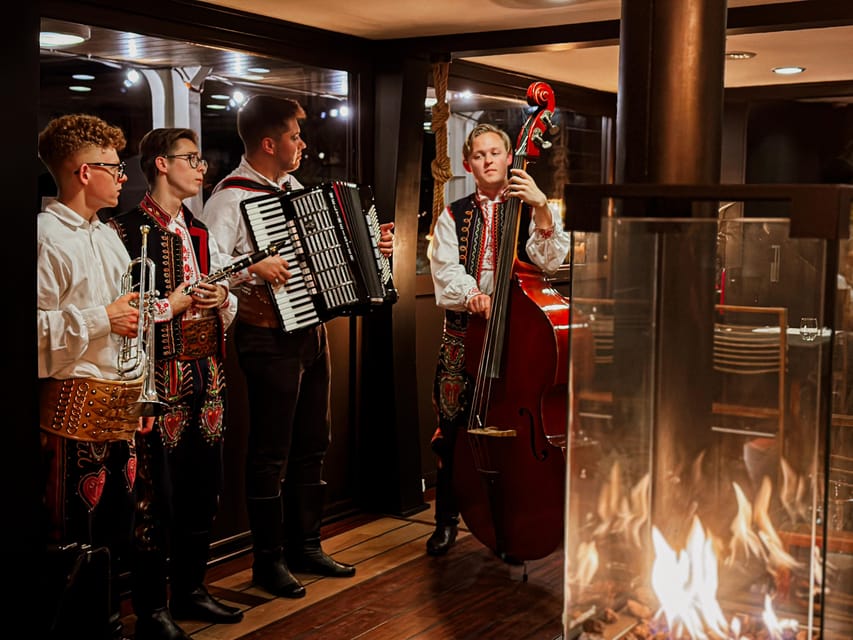 Krakow: Regional Polish Dinner with Vistula River Cruise - The Vistula cruise part: 30 minutes, mulled wine, and the Wawel angle