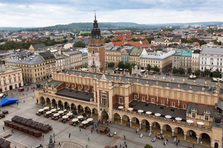 Krakow: Rynek Underground Museum Guided Tour - What you see underground: streets, stalls, and trade relics