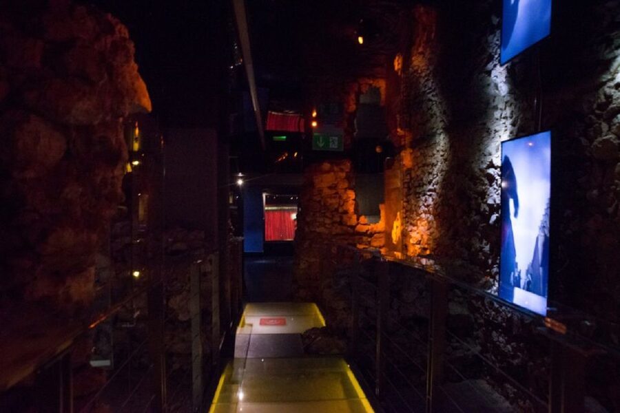 Krakow: Rynek Underground Museum Guided Tour - Multimedia holograms and sounds, guided so you do not miss the point