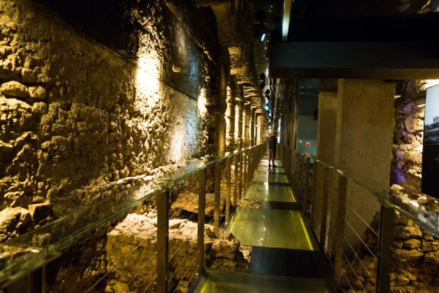 Krakow: Rynek Underground Museum Guided Tour & Stories - Why this Rynek Underground Museum tour feels different from a standard “museum visit”