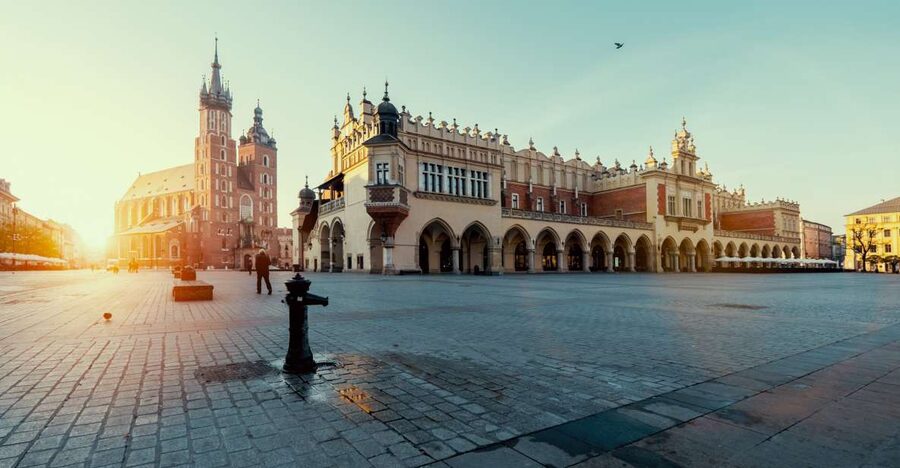 Krakow: Rynek Underground Museum Guided Tour & Stories - Meeting at Cloth Hall near St. Mary’s: how to start without stress