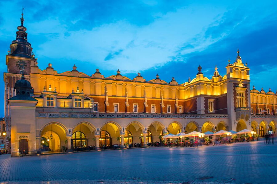 Krakow's Rynek Underground Museum Tour with Ticket and Guide - The underground walk: medieval streets, stalls, and artifacts