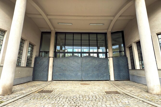 Krakow: Schindler's Factory & Ghetto Guided Tour - From Ghetto Walls to Ghetto Heroes Square: Seeing the City as It Was