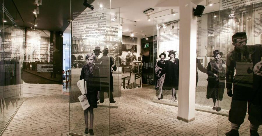 Krakow: Schindler's Factory Guided Tour with Entry Ticket - The guided flow: 100 minutes that follow the war timeline
