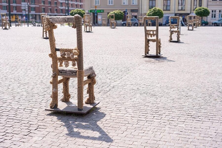 Kraków: Schindler’s Factory & Jewish Ghetto Guided Tour - Under the Eagle Pharmacy: courage shown through everyday life