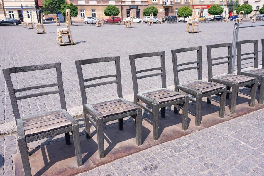 Kraków: Schindler’s Factory & Jewish Ghetto Guided Tour - The guide quality is part of the value you are paying for