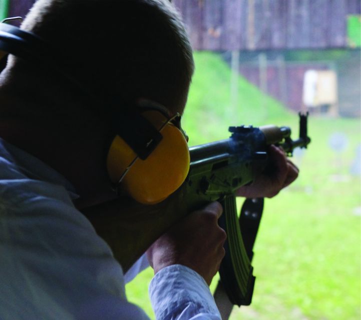 Kraków: Shooting Range Experience - Pickup and the 25-minute ride to a shooting range in the woods