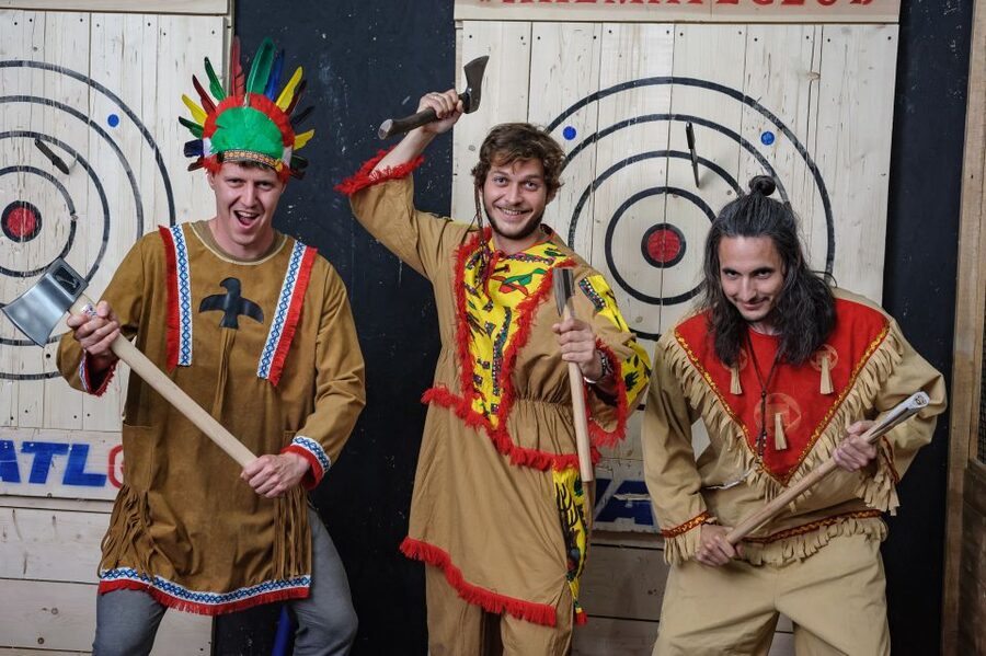 Kraków: Shurikens, Kunais, Knives, Tomahawks, Axes, Shooting - Lumberjack axe throwing: the fastest way to learn target discipline