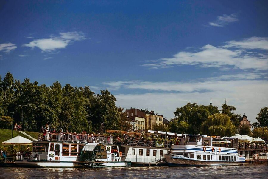 Krakow: Sightseeing Cruise by Vistula River - Bridge photo moments: Dębnicki, Grunwald, Piłsudski, and Father Bernatek