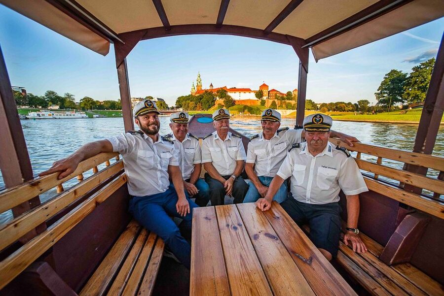 Krakow: Sightseeing Cruise by Vistula River - Manggha Centre and CRICOTEKA, art and design along the river