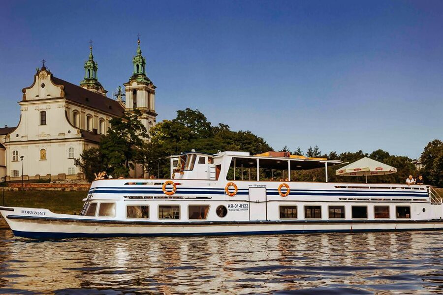 Krakow: Sightseeing Cruise by Vistula River - Audioguide in English and Polish, how to hear it without strain