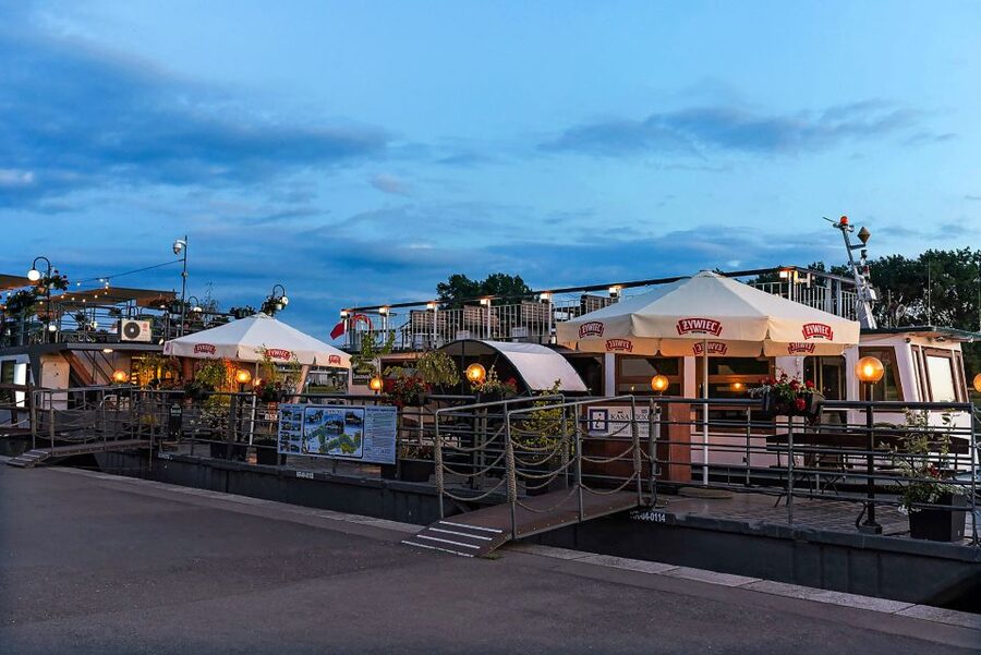 Krakow: Sightseeing Cruise by Vistula River - Where you board by Wawel and how the ride typically flows