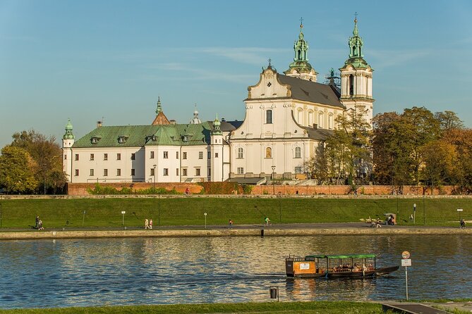 Krakow: Sightseeing Cruise on the Vistula River - Key things you will notice on the water