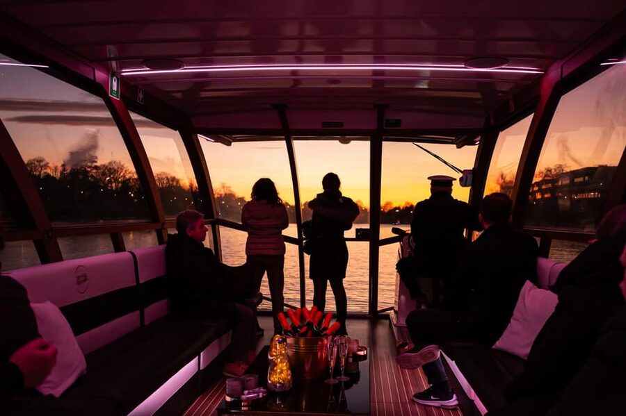 Krakow: Sightseeing Cruise on Vistula River with Audio Guide - Wawel Cathedral Museum and the Royal Castle, This Is the Money Shot