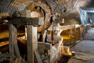 Krakow to Wieliczka: Salt Mine Guided Tour with Ticket & Transfer