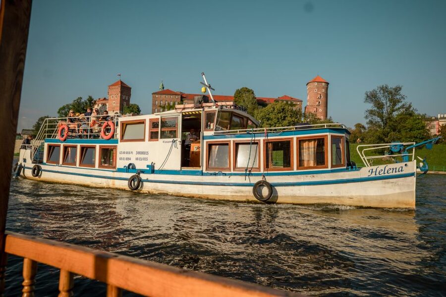 Krakow: Vistula River Sightseeing Cruise ️ - Starting at the foot of Wawel Castle, then gliding into the city views