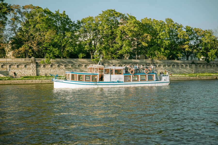 Krakow: Vistula River Sightseeing Cruise ️ - Ships, timing, and why the boat type can matter