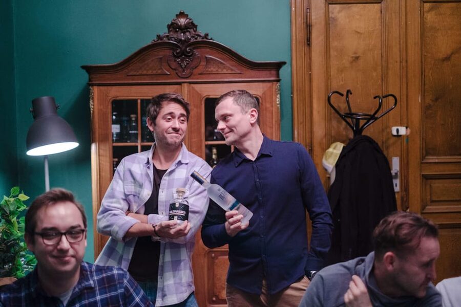 Krakow: Vodka Tasting in Hidden Bar - The 90-minute flow, 8 tastings, and where the food fits