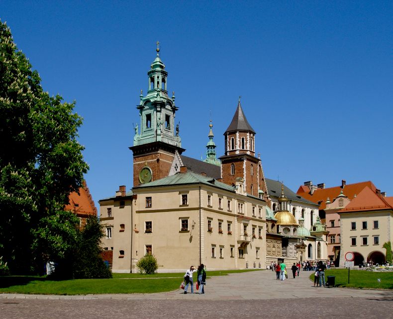 Krakow: Wawel Castle and Cathedral Guided Tour - The Sigismund Bell and the tower: the luck moment plus the photo moment