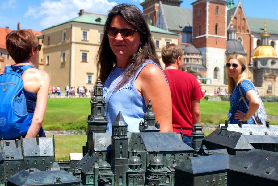 Krakow: Wawel Castle Guided Tour with Entry Tickets - Meeting at Kanonicza Street: your 10-minute head start