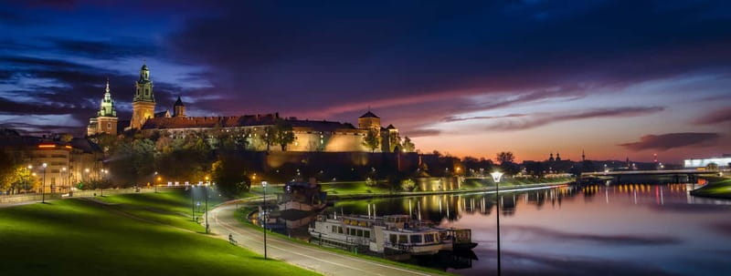 Krakow: Wawel Hill Audioguide Tour - Royal Castle area: hearing what each building was for